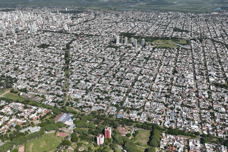 Una porción de la capital santafesina vista desde el drone de El Litoral. Foto: Fernando Nicola