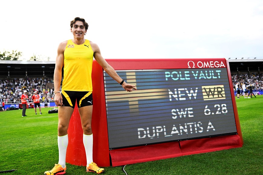 Athletics - Diamond League - Stockholm - Stockholm Olympic Stadium, Stockholm, Sweden - June 15, 2025
Sweden's Armand Duplantis poses for a photograph after setting a new world record of 6.28m in the men's pole vault 
Fredrik Sandberg/TT News Agency via REUTERS

ATTENTION EDITORS - THIS IMAGE WAS PROVIDED BY A THIRD PARTY. SWEDEN OUT. NO COMMERCIAL OR EDITORIAL SALES IN SWEDEN.