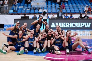 Las chicas iniciaron el torneo en busca del Mundial U17 con un gran triunfo. Foto: FIBA
