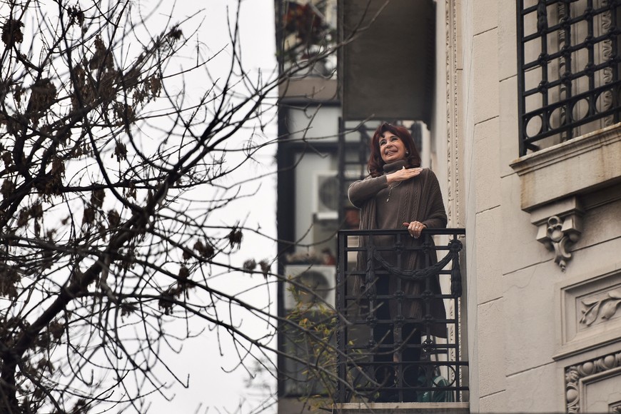 Former Argentinian President Cristina Fernandez de Kirchner gestures from the balcony of her home after Argentina's Supreme Court upheld her guilty verdict for defrauding the state, in Buenos Aires, Argentina, June 16, 2025. REUTERS/Pedro Lazaro Fernandez