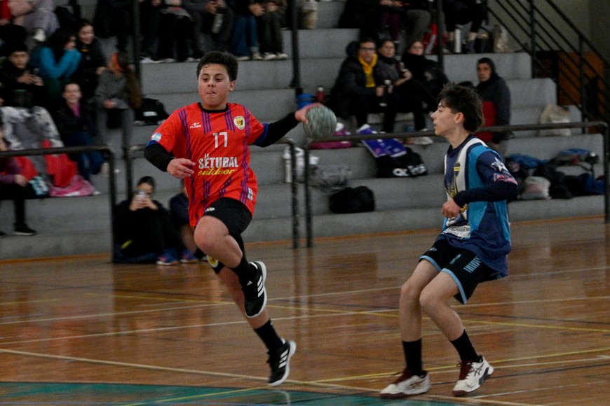 Los chicos de IL Peretz ofrecieron un juego dinámico. Crédito: Flavio Raina.