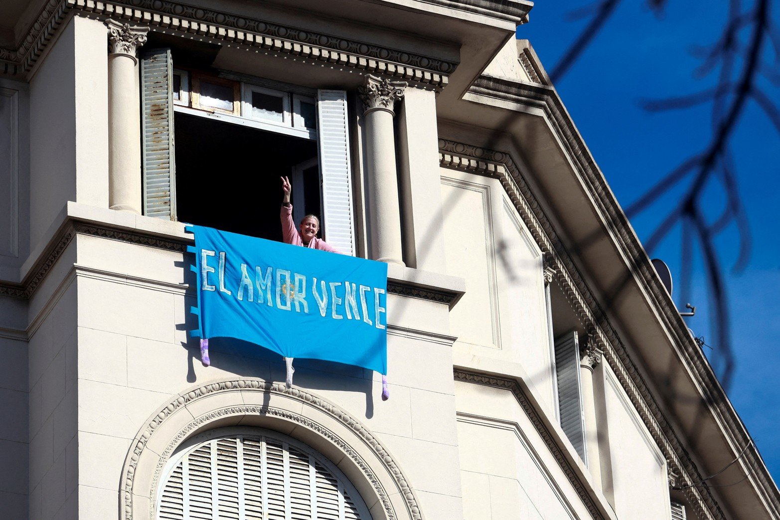 Los vecinos de CFK entre el apoyo y las molestias. 