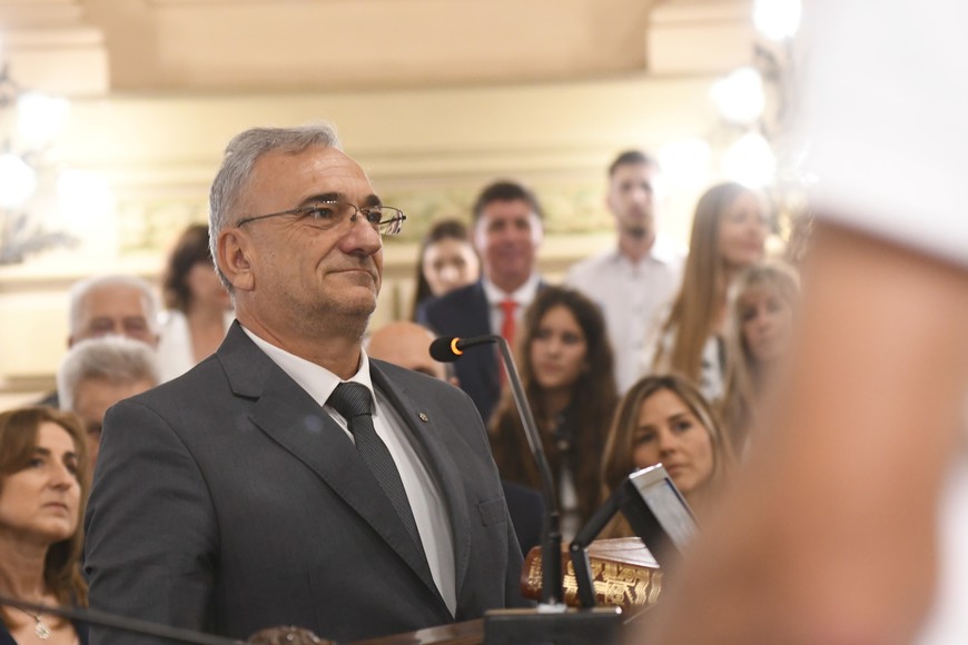 El senador Alcides Calvo (PJ-Castellanos) observó que pese a los casi 6 años transcurridos desde su sanción, la ley del acompañante terapéutico sigue sin ordenar esa labor en los equipos de salud. Crédito: Mauricio Garín.