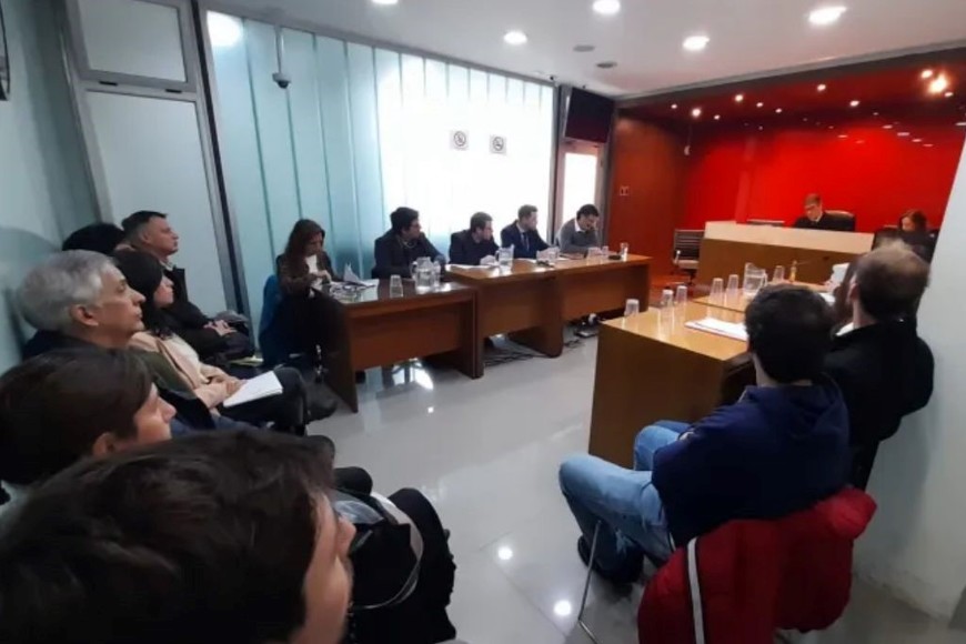 El juez escuchó a las partes y analizará las posiciones para resolver. Mantuvo la cautelar que rige mientras se realizan los informes de rigor. Foto: gentileza