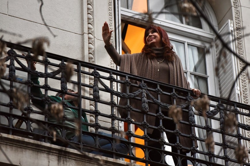 Former Argentinian President Cristina Fernandez de Kirchner gestures from the balcony of her home after Argentina's Supreme Court upheld her guilty verdict for defrauding the state, in Buenos Aires, Argentina, June 16, 2025. REUTERS/Pedro Lazaro Fernandez