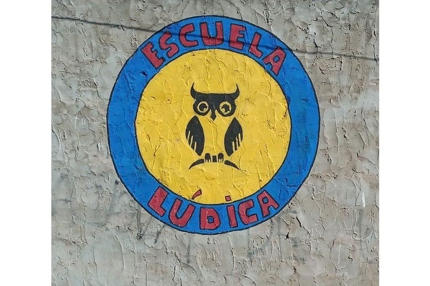 Mariano Mariani, escudo "Escuela Lúdica" , Plaza Chicharritas.