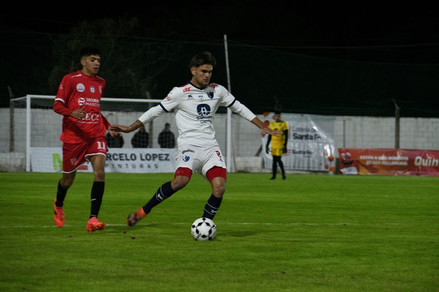 La Selección Santafesina aguantó con firmeza y determinación. Foto: Manuel Fabatía.