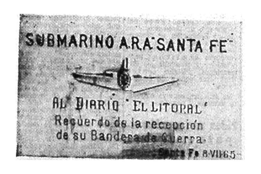 La plaqueta que se le entregó al diario. Archivo.