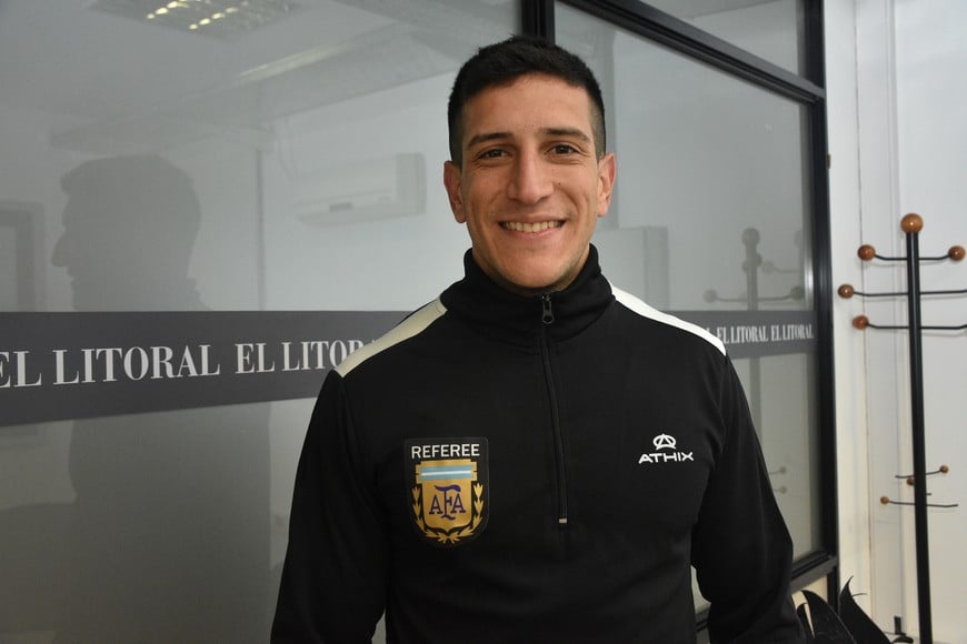 Maximiliano Manduca. Cada sábado en Liga Santafesina de Fútbol y los domingos en canchas de todos el país. Así transcurre cada fin de semana.