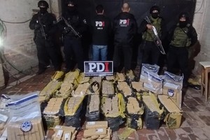 Los uniformados, que realizaron el operativo en el marco de una causa por homicidio, irrumpieron en una vivienda de calle Europa al 8400, pocos metros al norte de la avenida Gorriti.