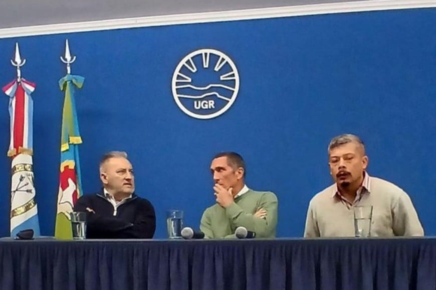 Lewandowski, Tuso y Giménez. Foto: Sur24