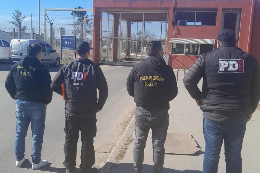 Los uniformados, que realizaron el operativo en el marco de una causa por homicidio, irrumpieron en una vivienda de calle Europa al 8400, pocos metros al norte de la avenida Gorriti.