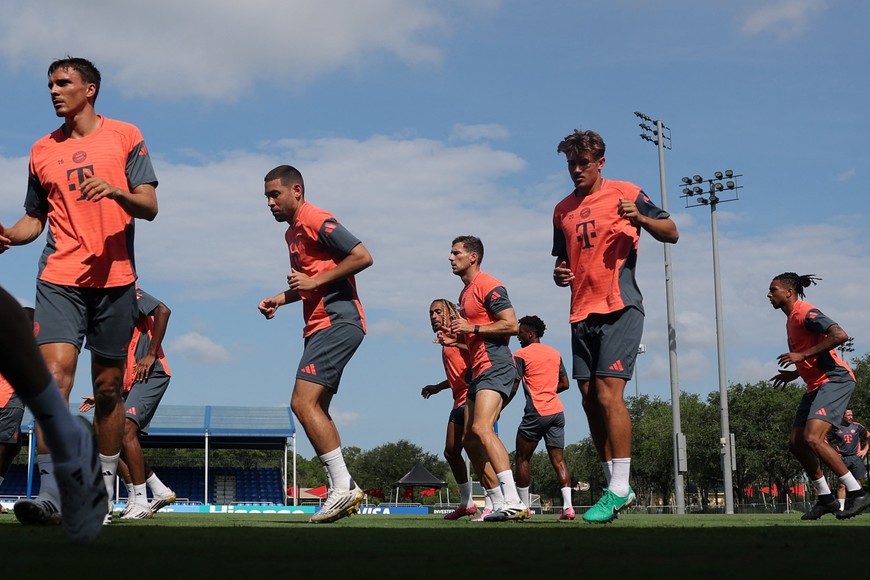 Soccer Football - FIFA Club World Cup - Bayern Munich Training - Wide world of Sports Complex, Orlando, Florida, U.S. - June 19, 2025
Bayern Munich's Joao Palhinha, Raphael Guerreiro and Sacha Boey Leon Goretzka during training REUTERS/Amanda Perobelli