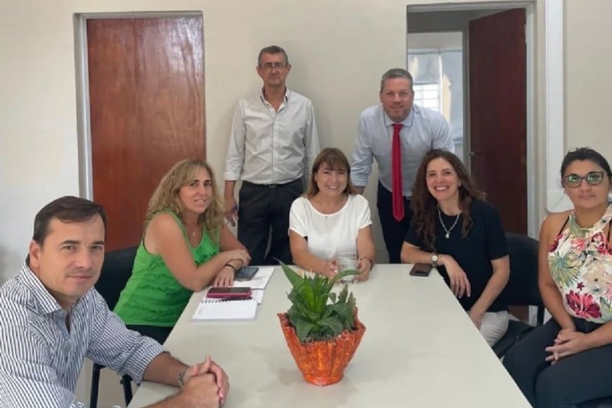La defensora provincial del Servicio Público Provincial de Defensa Penal (SPPDP), Dra. Estrella Moreno Robinson en una visita las sedes de la Defensoría Regional de la Cuarta Circunscripción Judicial. Estuvo acompañada por la Dra. Valeria Lapissonde, defensora regional de dicha Circunscripción, y la CPN Mariana Lirusso, administradora deneral a cargo.