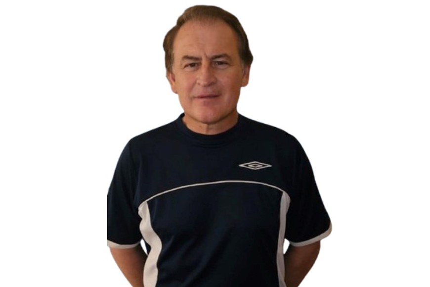 Luis Conte, DT del Pulga y uno de los que asistió al juez asistente.