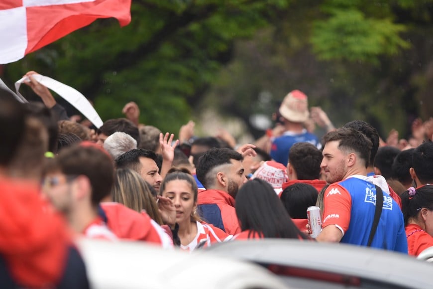 Pintado rojo y blanco. Ahora sí, a una semana de Unión-Rosario Central, llegaron las primeras definiciones desde la organización de Copa Argentina. El Tate realizará venta física de boletos, jueves y viernes de 11 a 18 en las boleterías del 15 de Abril. Foto: El Litoral.