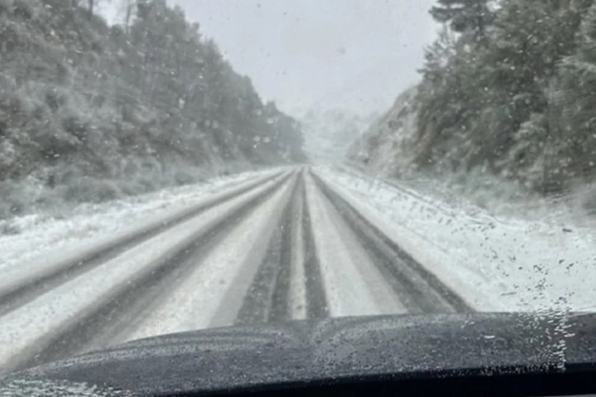 Las imágenes de la nevada en Buenos Aires recorren las redes sociales.
