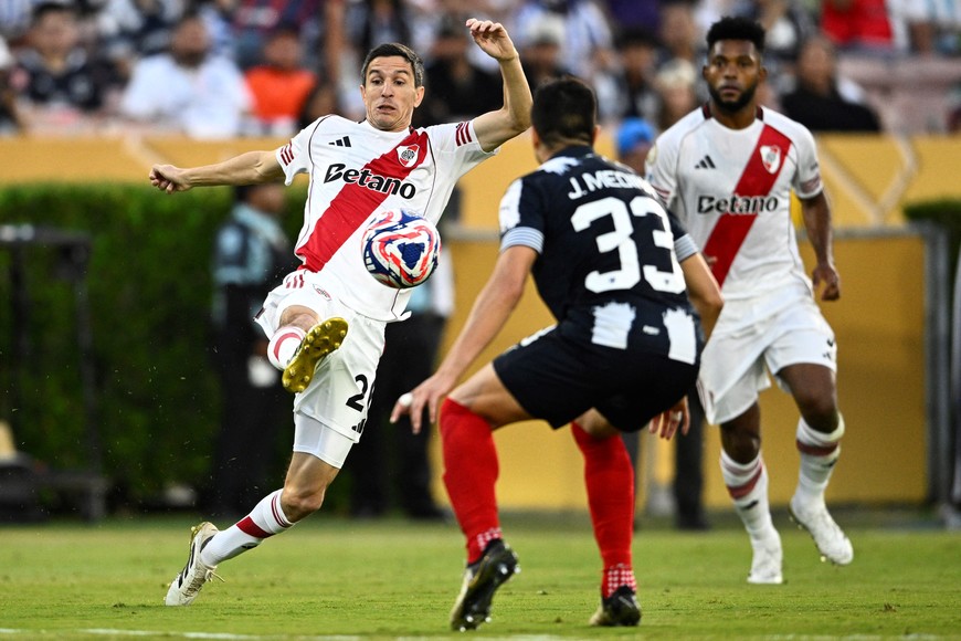 Soccer Football - FIFA Club World Cup - Group E - River Plate v CF Monterrey - Rose Bowl Stadium, Pasadena, California, U.S. - June 21, 2025
River Plate's Ignacio Fernandez in action with CF Monterrey's Stefan Medina IMAGN IMAGES via Reuters/Kelvin Kuo