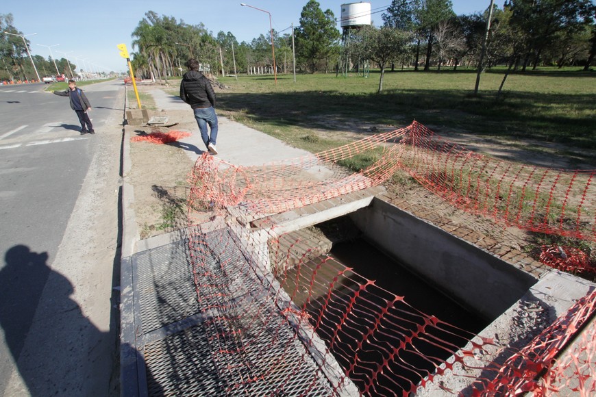 Mantener los desagües pluviales, una política central.