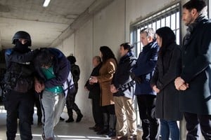 Operativo de traslado marca un cambio en la gestión de detenidos.