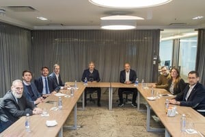 El acto de firma se realizó en la sede de Telecom Argentina, en la localidad de Munro, Buenos Aires.