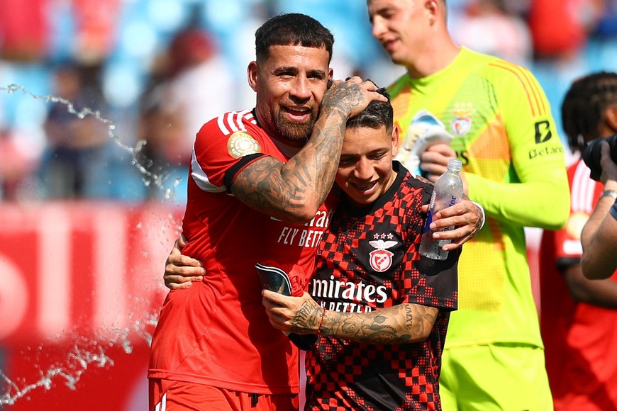 Soccer Football - FIFA Club World Cup - Group C - Benfica v Bayern Munich - Bank of America Stadium, Charlotte, North Carolina, U.S. - June 24, 2025
Benfica's Nicolas Otamendi and Gianluca Prestianni celebrate after the match REUTERS/Kai Pfaffenbach