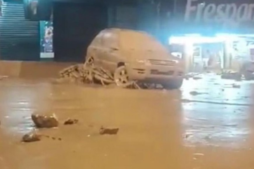 Las autoridades pidieron evacuar la zona ante las alertas de nuevos deslizamientos.