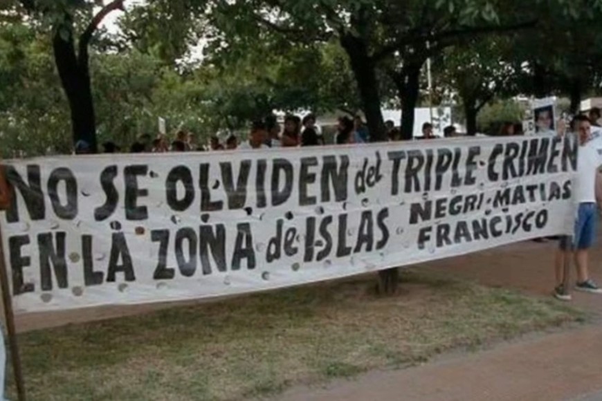 Una de la causales de remoción abordó el trabajo de Rodríguez en la nueva acusación por el ”triple crimen de los pescadores", ocurrido en la noche del 2 de enero de 2001 en la zona de islas de Reconquista, cuando fueron ultimados a balazos Francisco Meza (67), su hijo Rafael Meza (29) y Matías Bustamante (18).