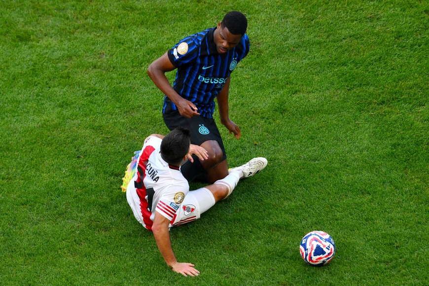 Soccer Football - FIFA Club World Cup - Group E - Inter Milan v River Plate - Lumen Field, Seattle, Washington, U.S. - June 25, 2025
River Plate's Marcos Acuna clashes with Inter Milan's Denzel Dumfries before being shown a second yellow then red card IMAGN IMAGES via Reuters/Steven Bisig