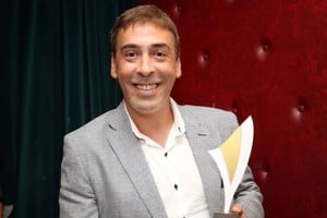 René Rogelio Roberto Caumont, conocido profesionalmente como René?Bertrand