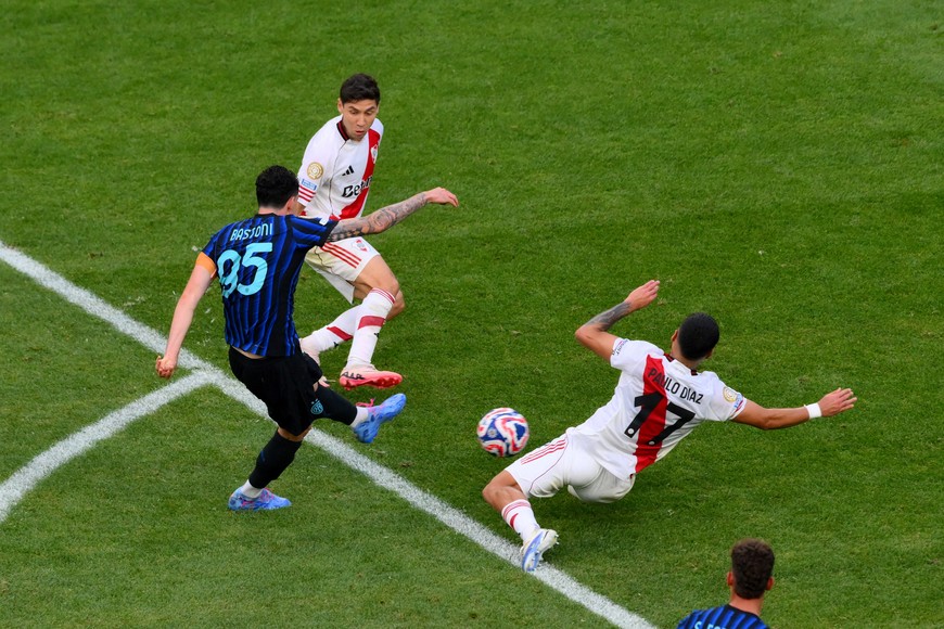 Soccer Football - FIFA Club World Cup - Group E - Inter Milan v River Plate - Lumen Field, Seattle, Washington, U.S. - June 25, 2025
Inter Milan's Alessandro Bastoni scores their second goal IMAGN IMAGES via Reuters/Steven Bisig