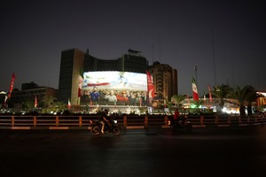 (250626) -- TEHERAN, 26 junio, 2025 (Xinhua) -- Imagen del 25 de junio de 2025 de la vista nocturna en Teherán, Irán. (Xinhua) (rtg) (ra) (vf)