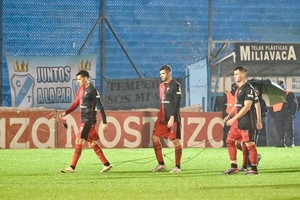 ¿Se vienen los dos "9"?. Facundo Castro y Emanuel Gigliotti, los dos "tanques" que tiene este plantel que ahora conduce Andrés Yllana. ¿Habrá llegado el momento, en medio de tanta necesidad de goles y victorias, para que arranquen los dos de titulares en Colón?.