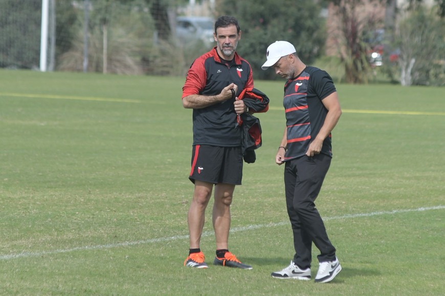 Moreno y Fabianesi junto al DT Yllana. Crédito: Manuel Fabatía