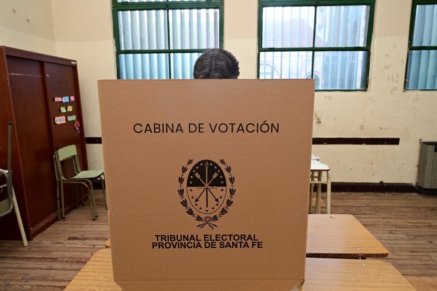 Los boxes de votación esperan a los santafesinos este domingo.