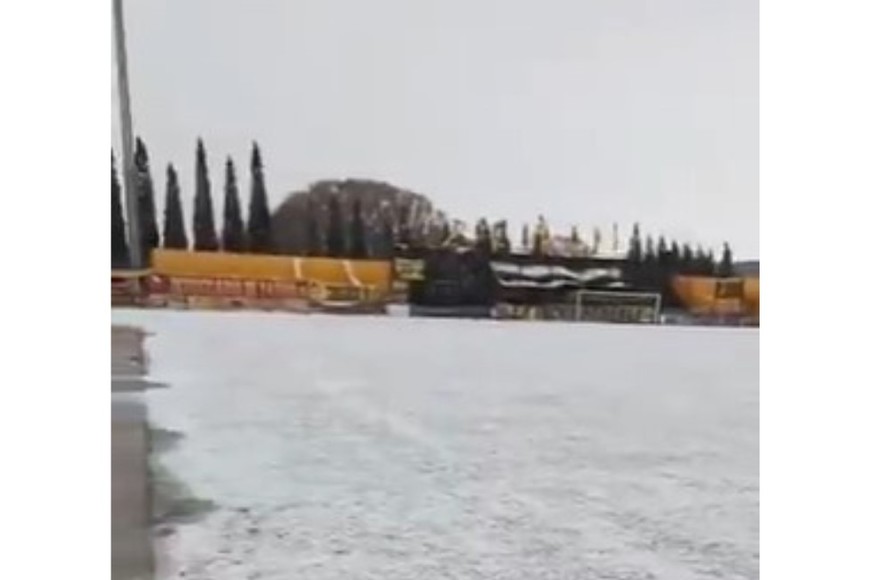 Así luce la cancha de Deportivo Madryn en la tarde del sábado.