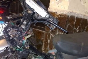 La motocicleta en la que se desplazaban los malvivientes.