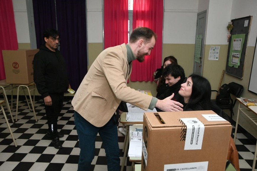 La escuela donde votó Mayer fue también parte de su infancia: allí cursó la primaria. Foto: Marcelo Rainone