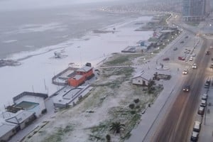 Postales de la costa cubierta de blanco