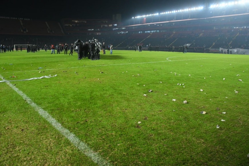 Así quedó el Brigadier López tras los incidentes durante el partido de Colón con Mitre. Foto: Manuel Fabatía