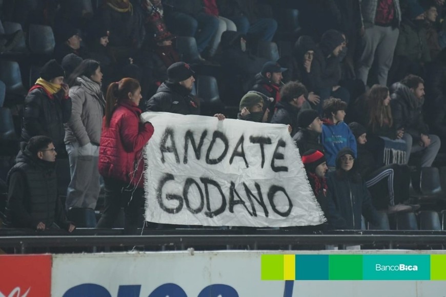 Galería BICA: Colón-Mitre y un partido accidentado