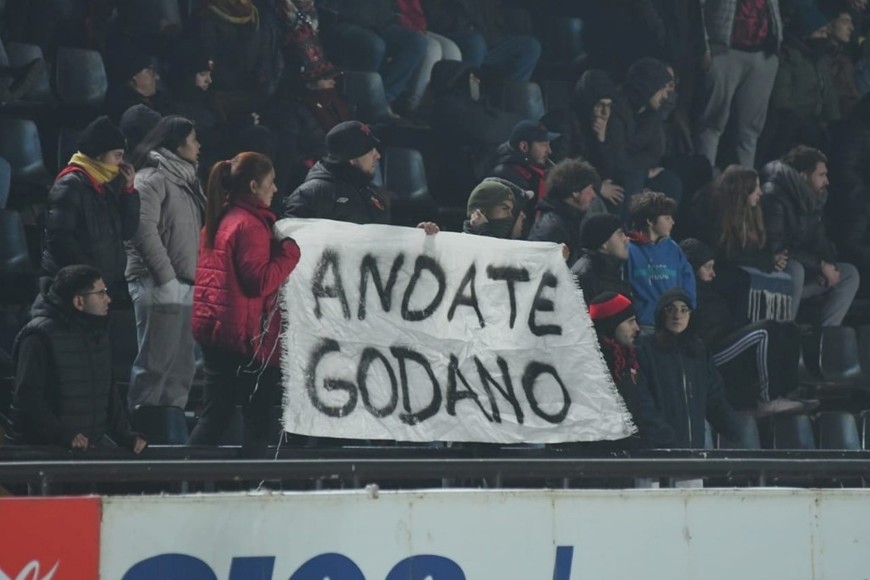 Las banderas de la hinchada sabalera. Foto: Manuel Fabatia