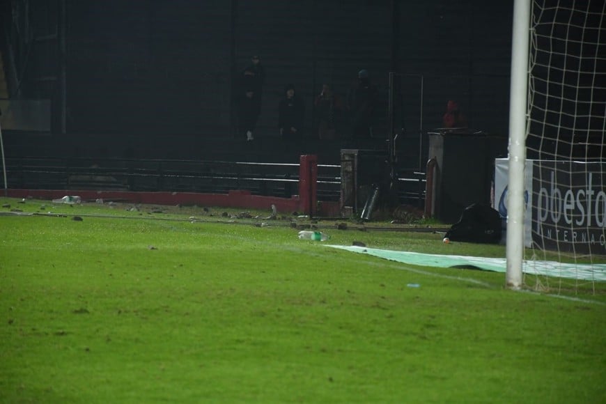 Así quedó el Brigadier López tras los incidentes durante el partido de Colón con Mitre. Foto: Manuel Fabatía