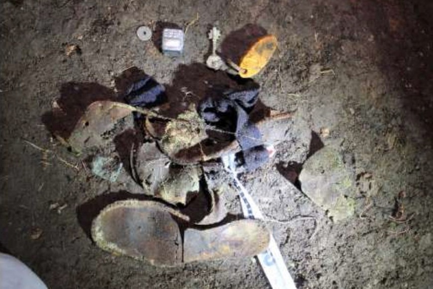 Los objetos que acompañaban el cuerpo. Foto: Gentileza