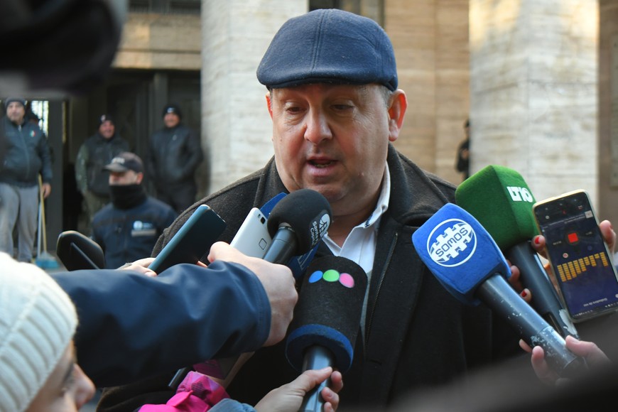 “Todos los candidatos ya saben que deben retirar todos los columneros”, dijo el intendente Juan Pablo Poletti. Guillermo Di Salvatore.