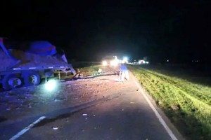 Volcó un camión cisterna al norte de Arrufó, en Ruta 34. Imagen ilustrativa