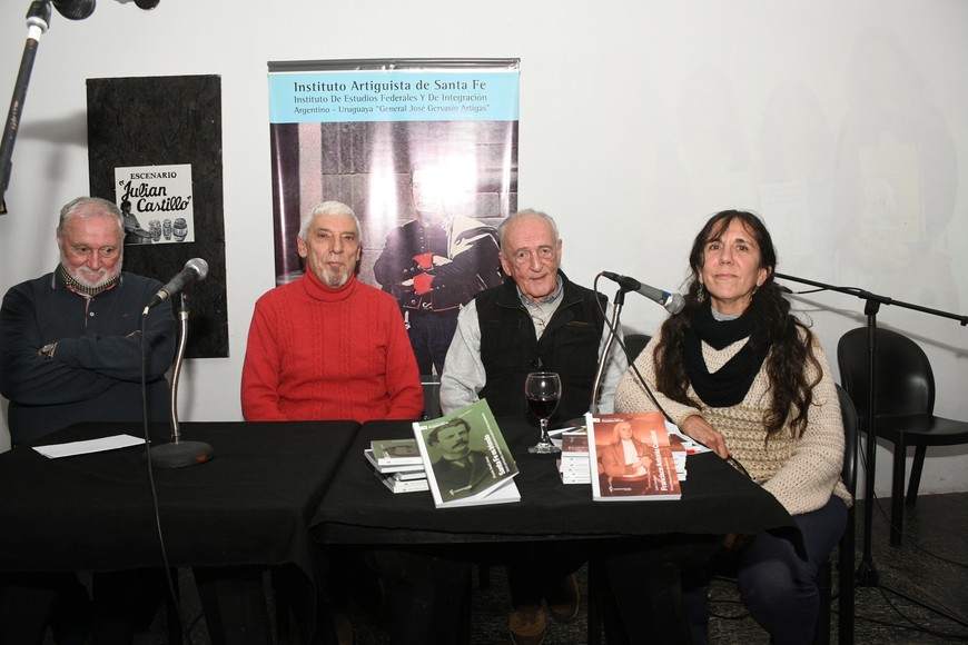El Instituto Artiguista presentó en Santa Fe la colección “De los Pueblos Libres”