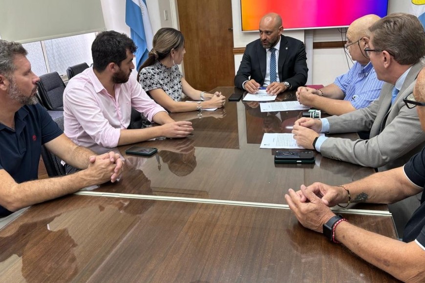 Los trabajos a ejecutar en esa zona con el objetivo de garantizar la conectividad y accesibilidad a toda una gran región, contemplan la repavimentación, refuncionalización y protección de banquinas y taludes de aproximadamente 1750 metros del tramo de la calzada provincial en el sector ubicado entre los puentes del río Salado.