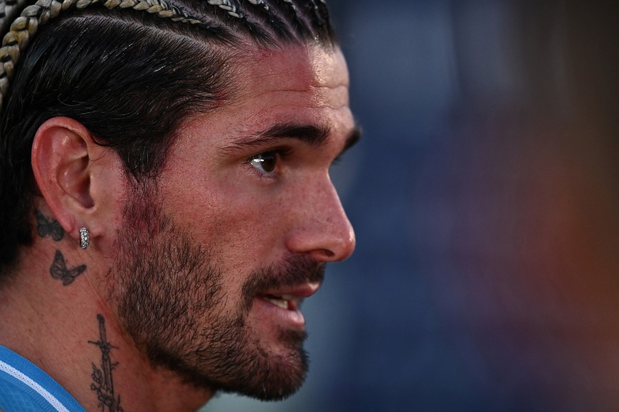 Soccer Football - World Cup - South American Qualifiers - Argentina Training - Lionel Andres Messi Training Ground, Buenos Aires, Argentina - November 12, 2024
Argentina's Rodrigo de Paul talks to the media REUTERS/Pedro Lazaro Fernandez