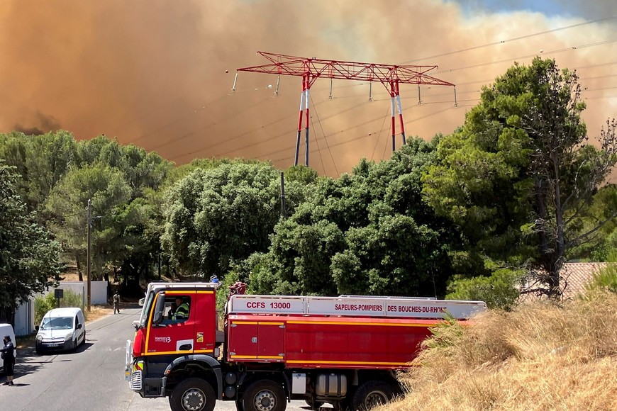 Firefighters work to tackle a wildfire spread at Les Pennes-Mirabeau, near Marseille, southern France, July 8, 2025. Pompiers13/Handout via REUTERS  THIS IMAGE HAS BEEN SUPPLIED BY A THIRD PARTY. NO RESALES. NO ARCHIVES. BEST QUALITY AVAILABLE.